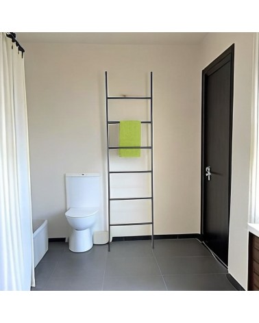 Toallero escalera metal blanco para cuarto de baño minimalista de 45x170 cm